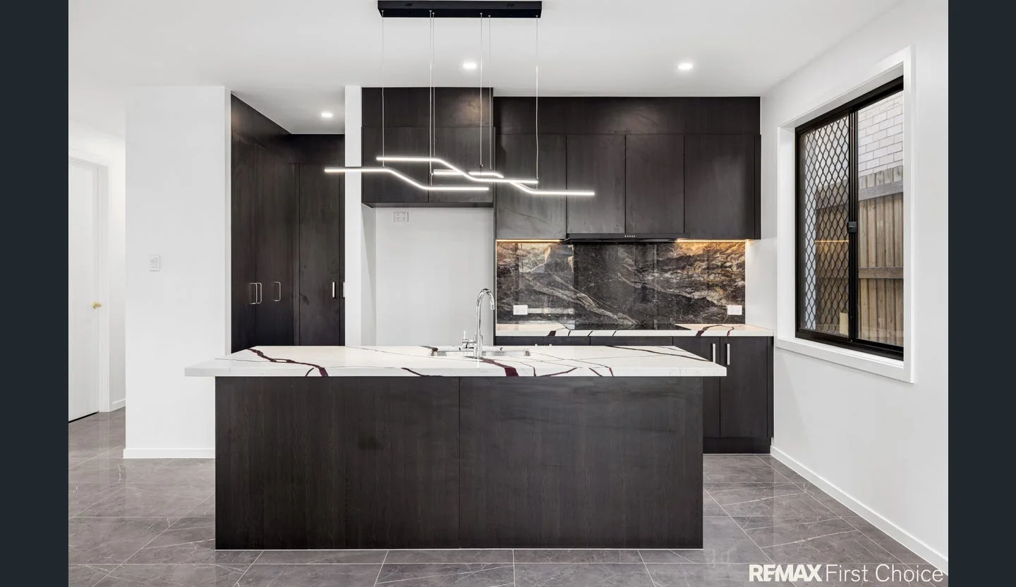 A bright kitchen from the SkyConst project gallery